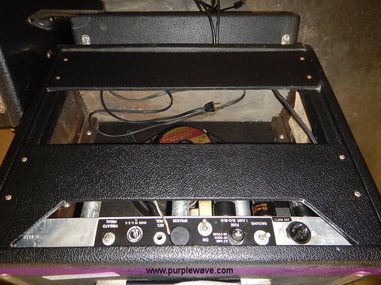 image for item AV9728 (3) Fender amplifiers