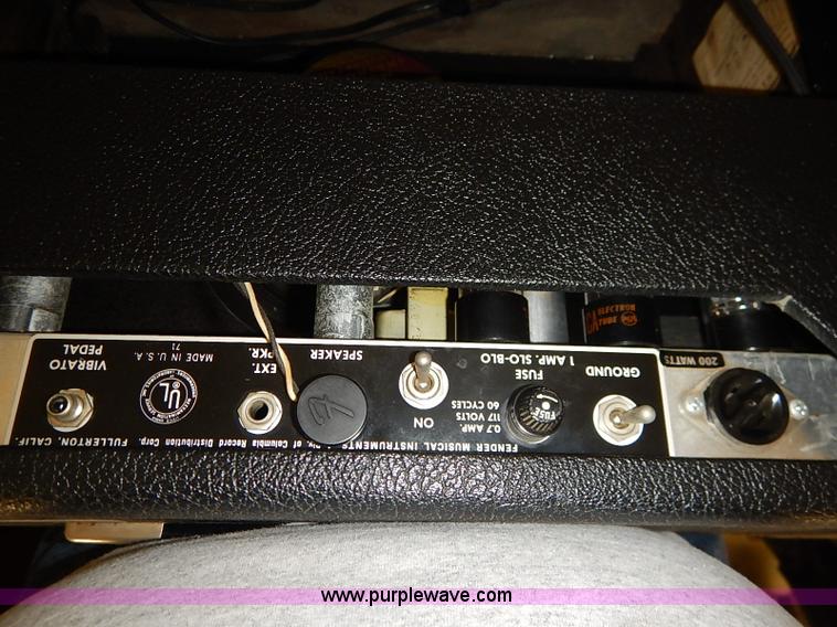 image for item AV9728 (3) Fender amplifiers