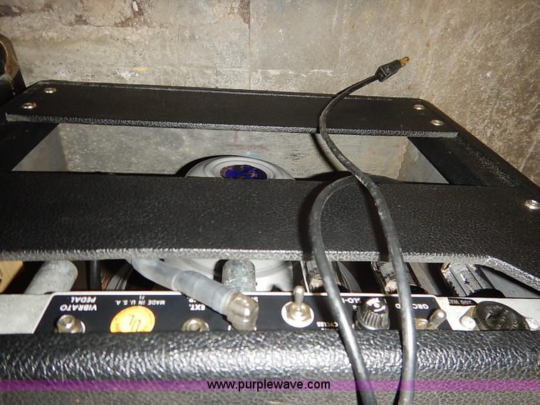 image for item AV9728 (3) Fender amplifiers