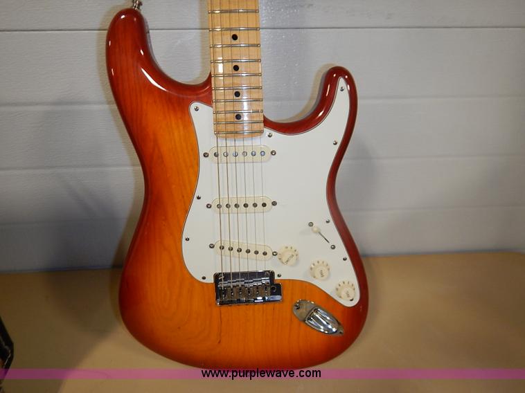 image for item AV9733 Fender Custom Classic Stratocaster electric guitar