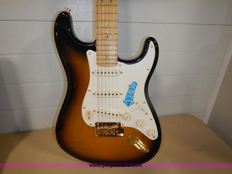 image for item AV9736 Fender Stratocaster 50th Anniversary electric guitar