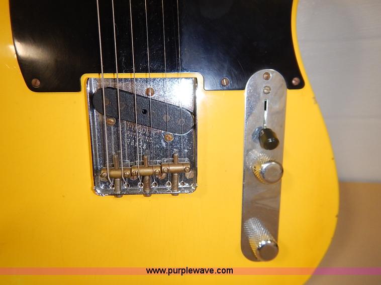 image for item AV9737 Fender electric guitar