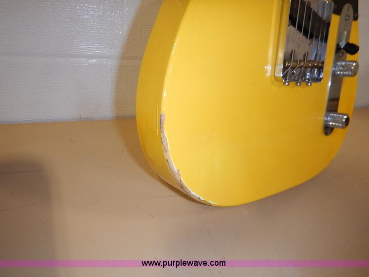 image for item AV9737 Fender electric guitar