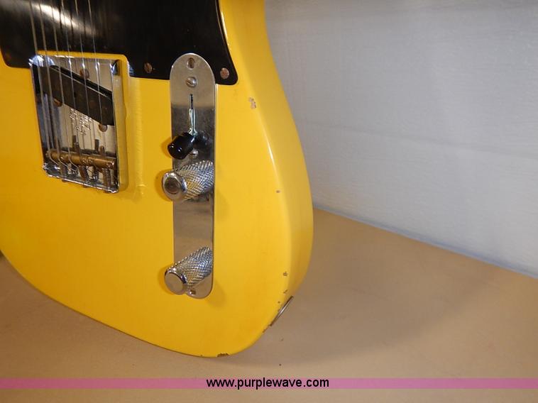 image for item AV9737 Fender electric guitar