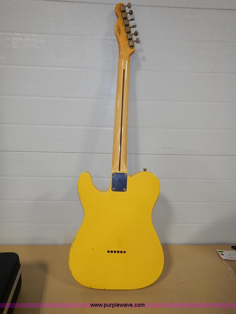 image for item AV9737 Fender electric guitar