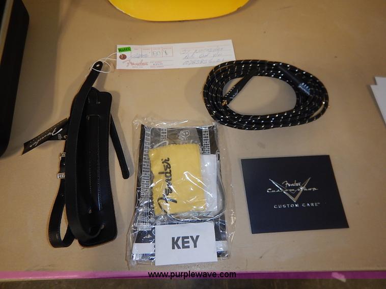 image for item AV9737 Fender electric guitar