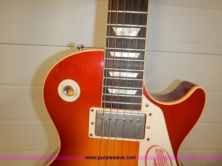 image for item AV9739 Gibson Les Paul custom electric guitar
