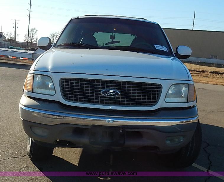image for item I5233 2001 Ford Expedition Eddie Bauer SUV