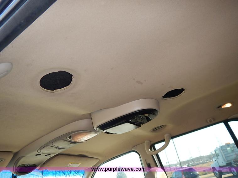 image for item I5233 2001 Ford Expedition Eddie Bauer SUV