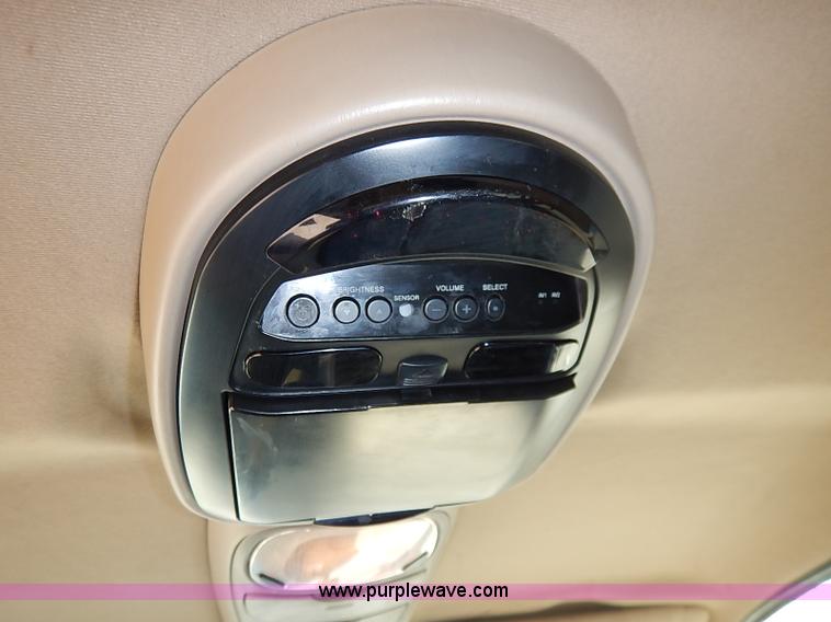 image for item I5233 2001 Ford Expedition Eddie Bauer SUV