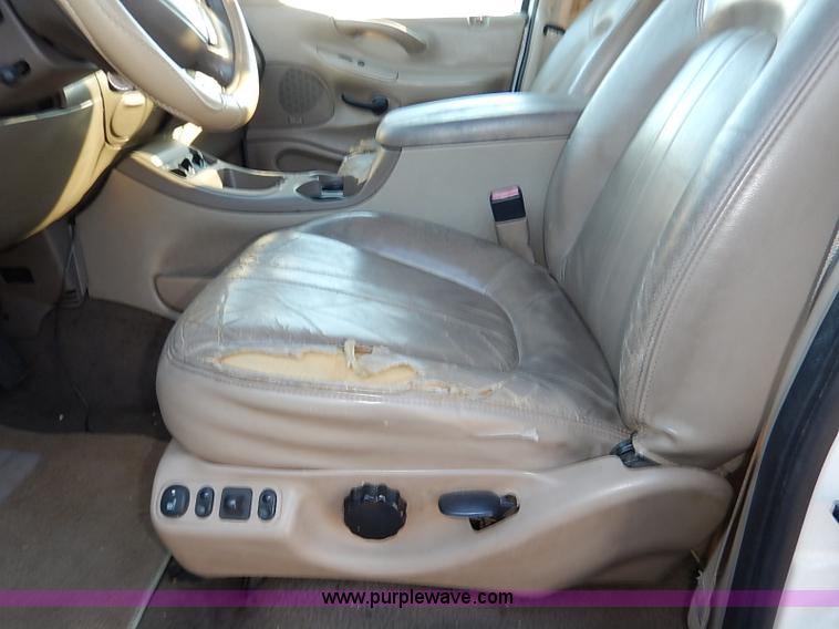 image for item I5233 2001 Ford Expedition Eddie Bauer SUV