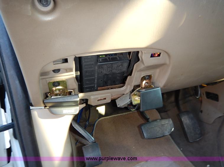 image for item I5233 2001 Ford Expedition Eddie Bauer SUV