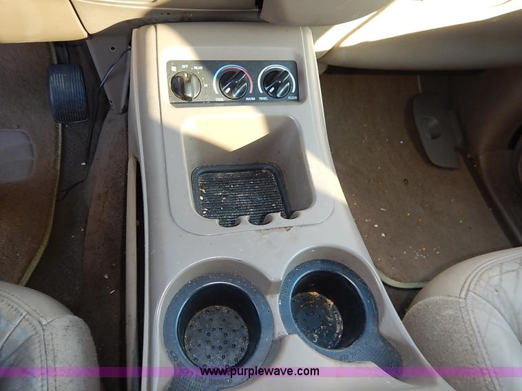 image for item I5233 2001 Ford Expedition Eddie Bauer SUV