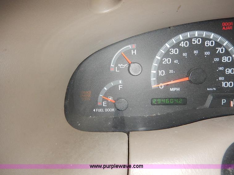 image for item I5233 2001 Ford Expedition Eddie Bauer SUV