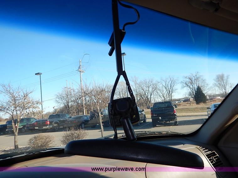 image for item I5233 2001 Ford Expedition Eddie Bauer SUV