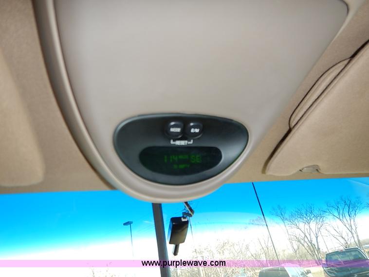 image for item I5233 2001 Ford Expedition Eddie Bauer SUV