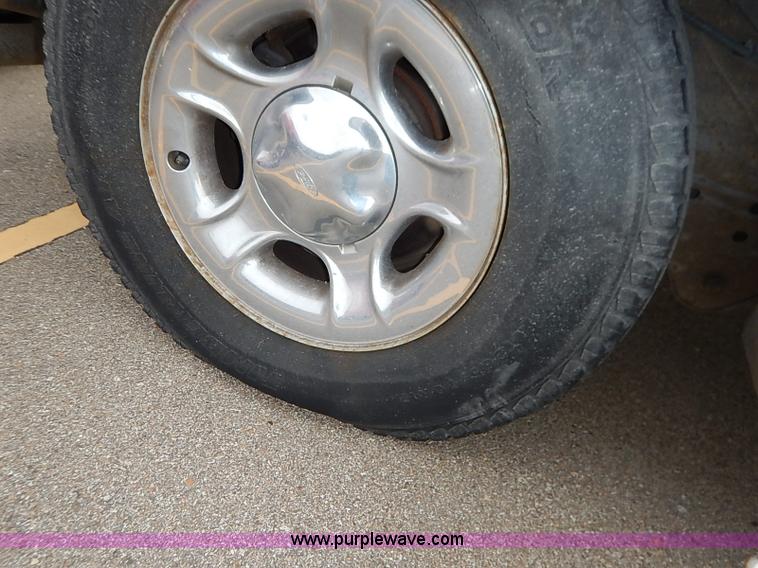 image for item I5233 2001 Ford Expedition Eddie Bauer SUV