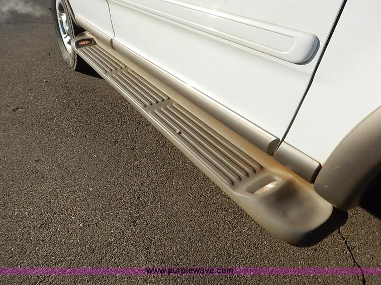 image for item I5233 2001 Ford Expedition Eddie Bauer SUV