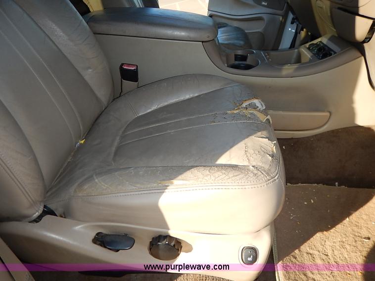 image for item I5233 2001 Ford Expedition Eddie Bauer SUV