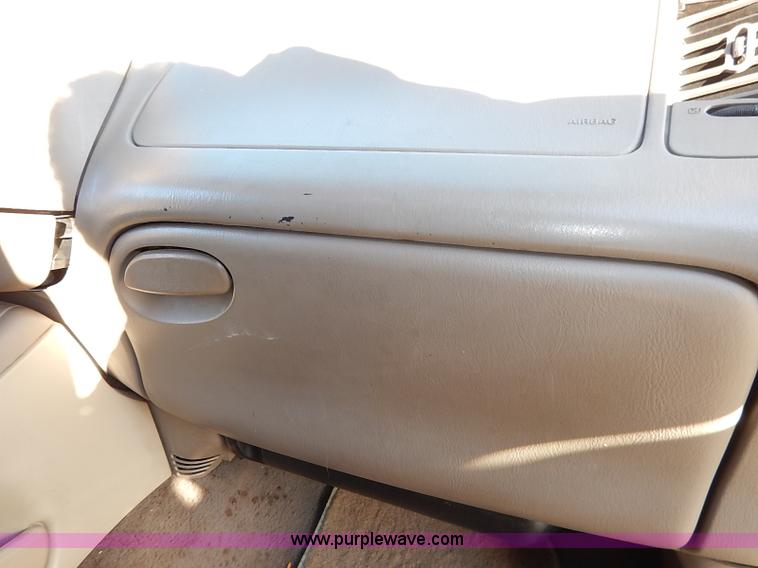 image for item I5233 2001 Ford Expedition Eddie Bauer SUV