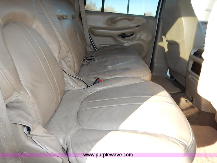 image for item I5233 2001 Ford Expedition Eddie Bauer SUV