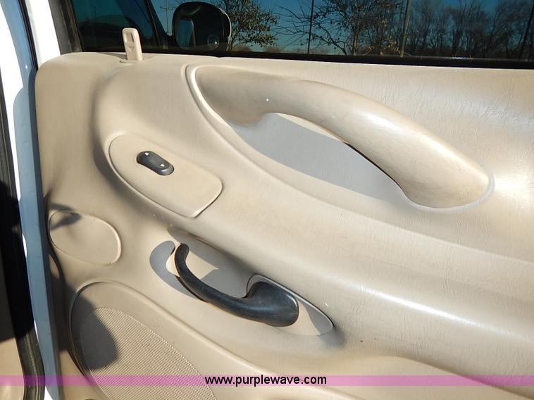 image for item I5233 2001 Ford Expedition Eddie Bauer SUV