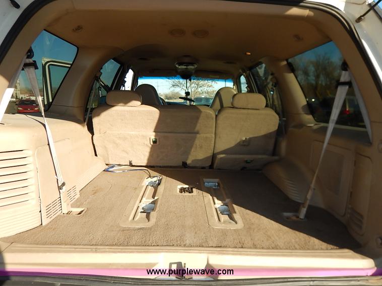 image for item I5233 2001 Ford Expedition Eddie Bauer SUV