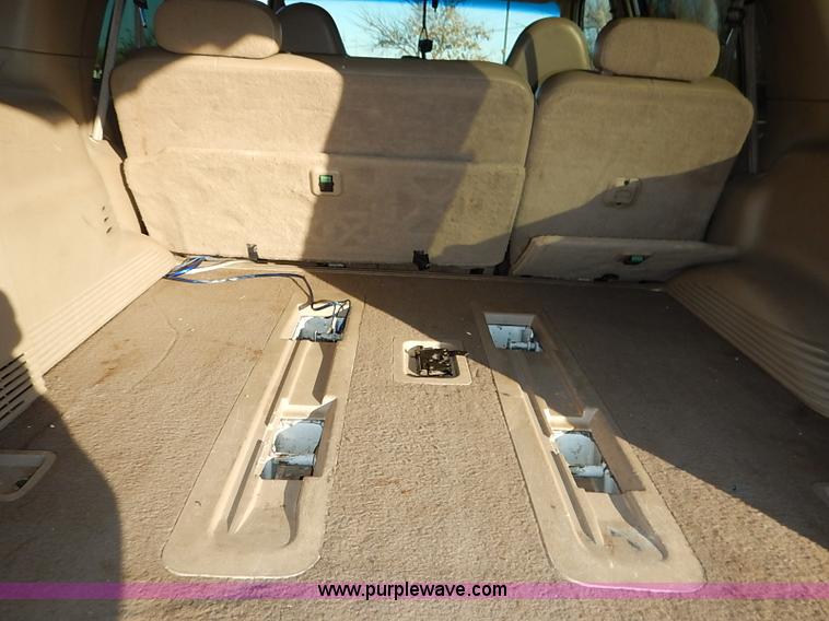 image for item I5233 2001 Ford Expedition Eddie Bauer SUV