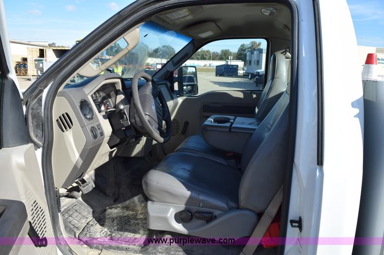 image for item I8630 2008 Ford F250 Super Duty XL utility truck