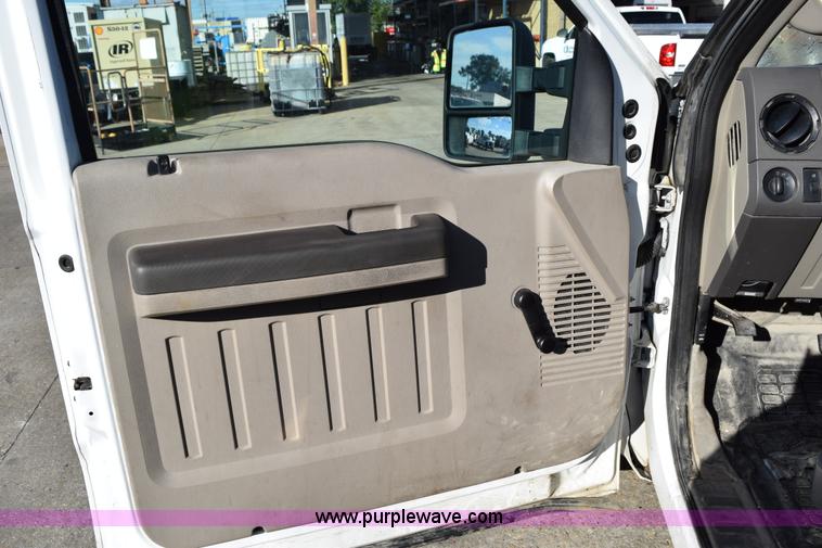 image for item I8630 2008 Ford F250 Super Duty XL utility truck