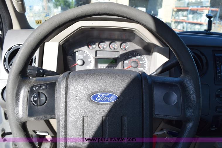 image for item I8630 2008 Ford F250 Super Duty XL utility truck