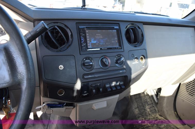 image for item I8630 2008 Ford F250 Super Duty XL utility truck