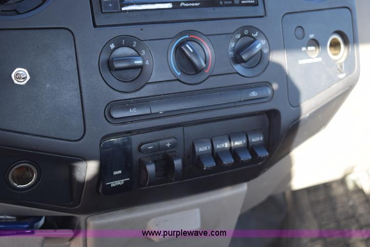 image for item I8630 2008 Ford F250 Super Duty XL utility truck