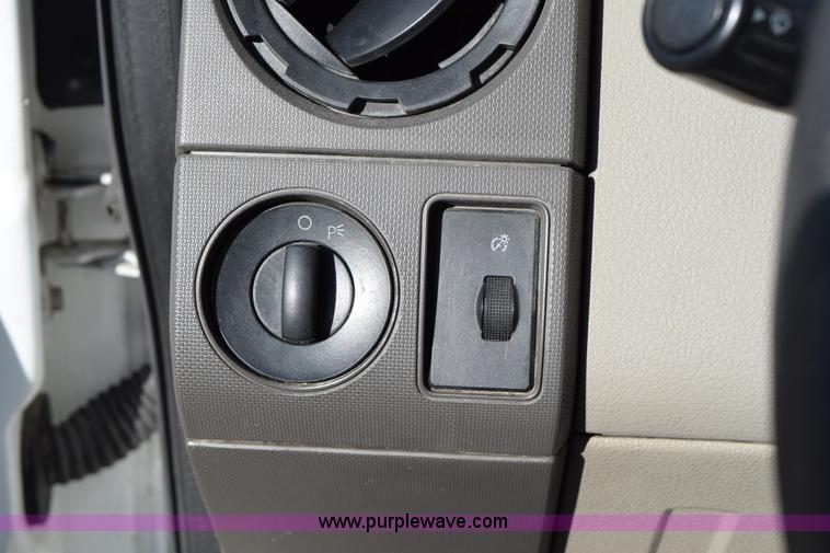 image for item I8630 2008 Ford F250 Super Duty XL utility truck