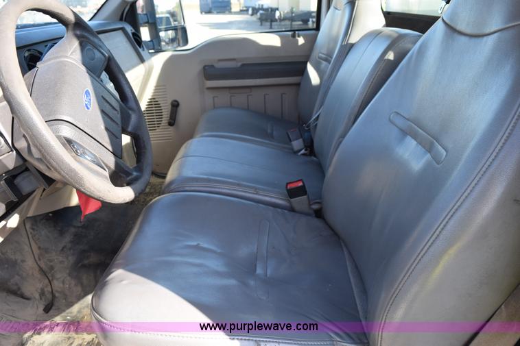image for item I8630 2008 Ford F250 Super Duty XL utility truck