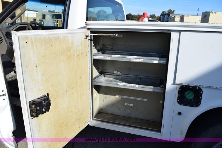 image for item I8630 2008 Ford F250 Super Duty XL utility truck