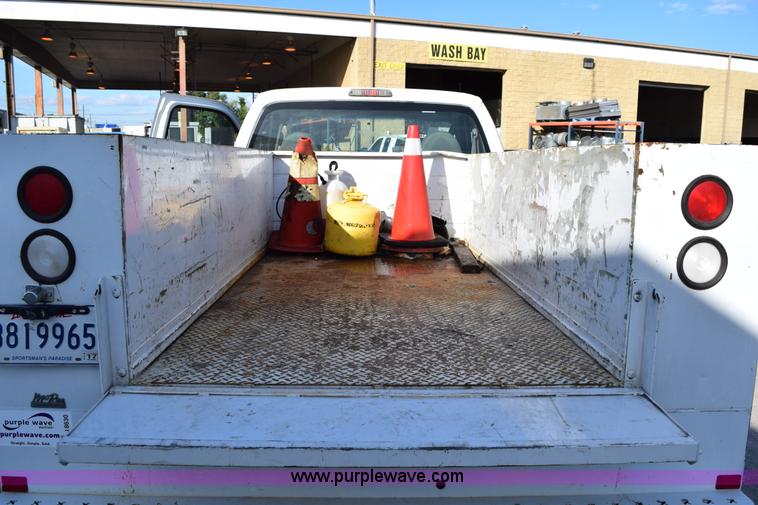 image for item I8630 2008 Ford F250 Super Duty XL utility truck