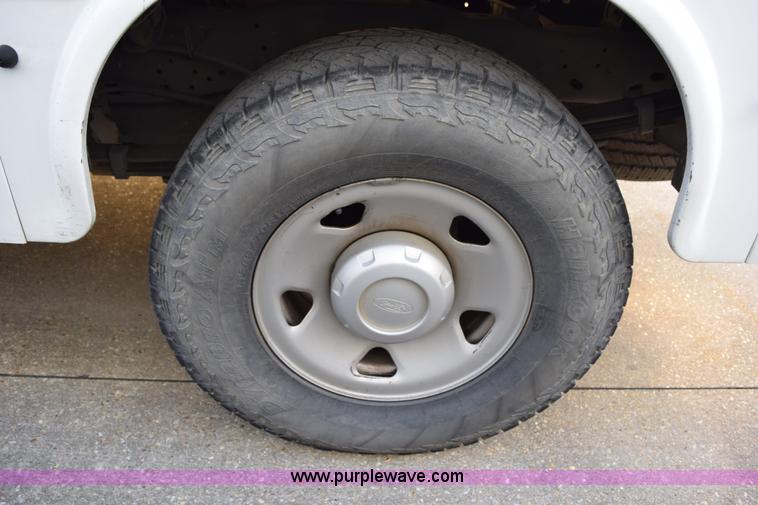 image for item I8630 2008 Ford F250 Super Duty XL utility truck