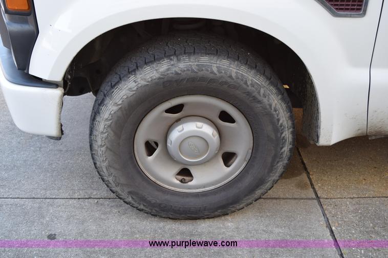 image for item I8630 2008 Ford F250 Super Duty XL utility truck