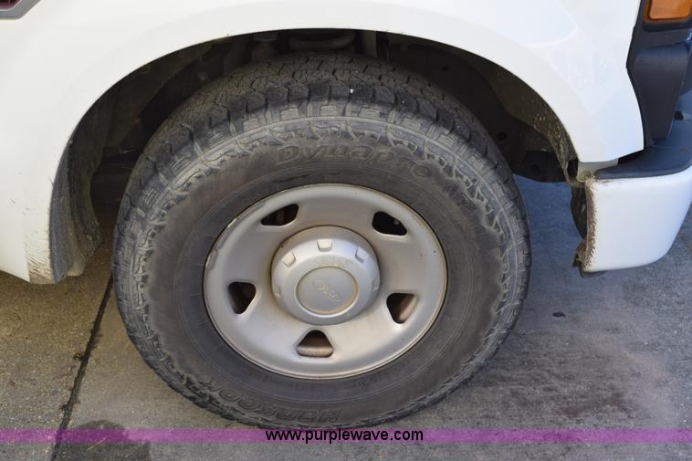 image for item I8630 2008 Ford F250 Super Duty XL utility truck