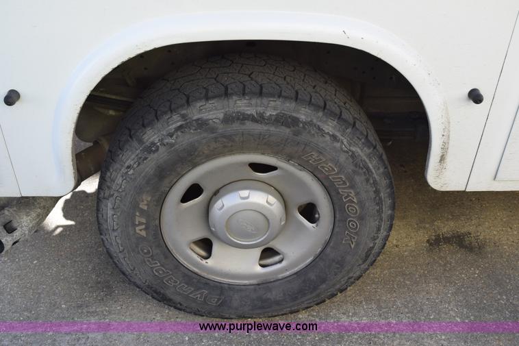 image for item I8630 2008 Ford F250 Super Duty XL utility truck