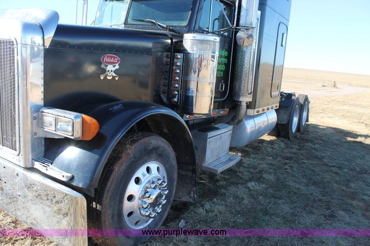 image for item AO9642 1999 Peterbilt 379 semi truck