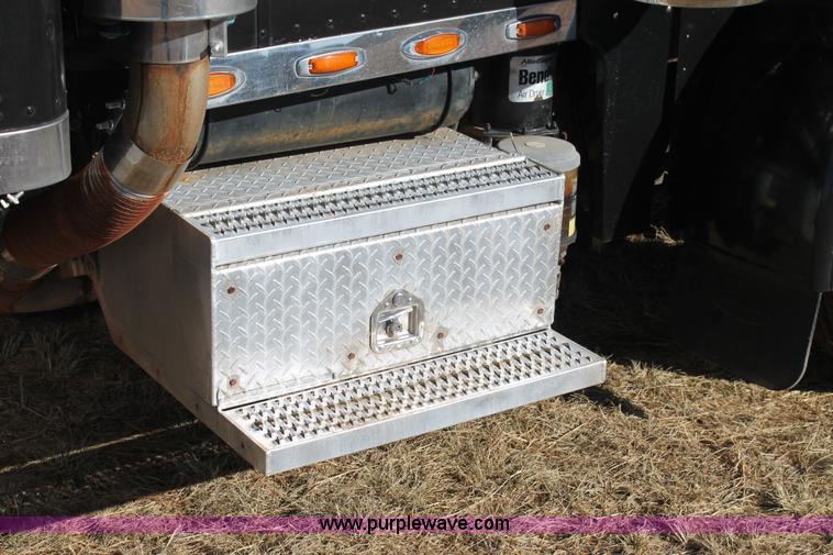 image for item AO9642 1999 Peterbilt 379 semi truck