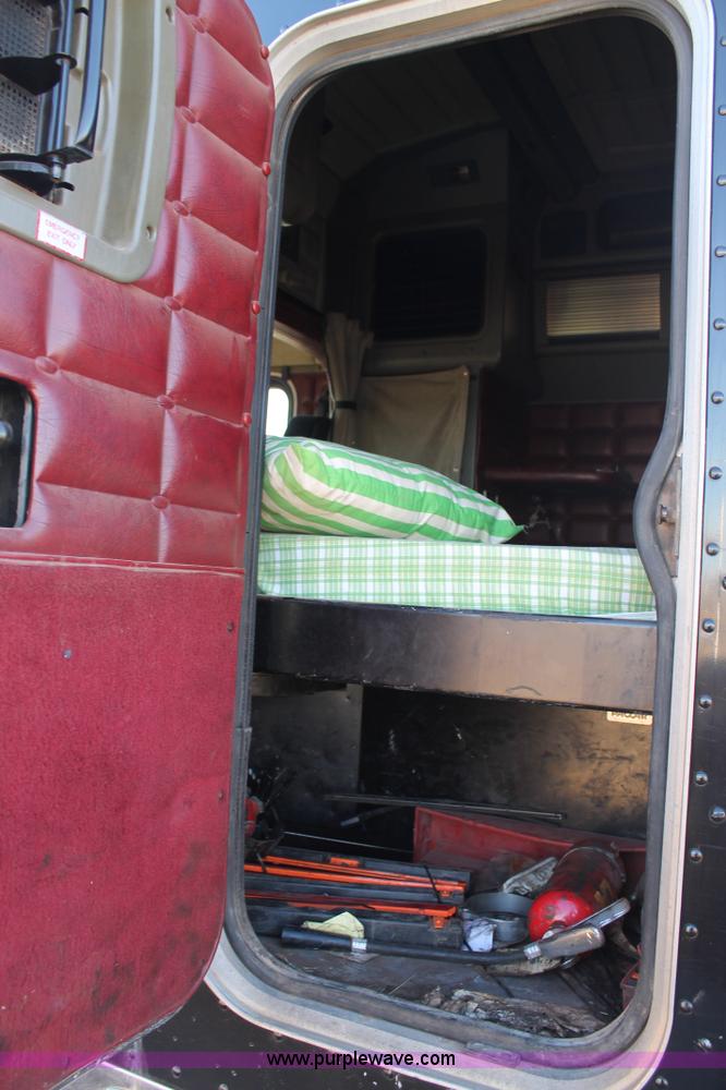 image for item AO9642 1999 Peterbilt 379 semi truck