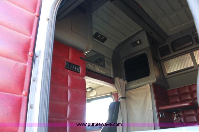 image for item AO9642 1999 Peterbilt 379 semi truck