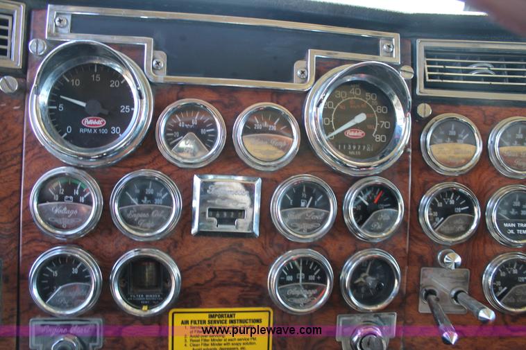 image for item AO9642 1999 Peterbilt 379 semi truck