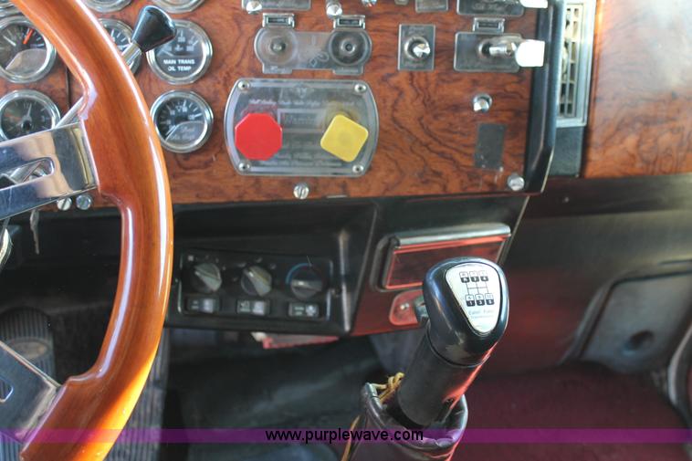 image for item AO9642 1999 Peterbilt 379 semi truck