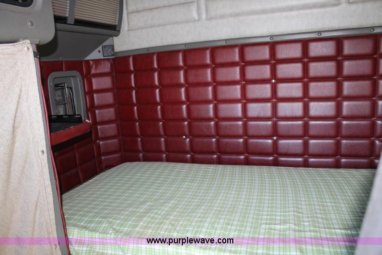 image for item AO9642 1999 Peterbilt 379 semi truck