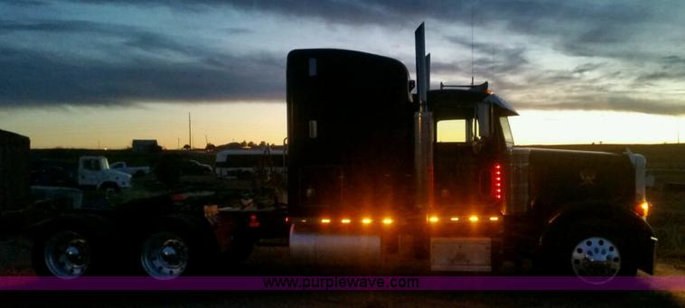 image for item AO9642 1999 Peterbilt 379 semi truck