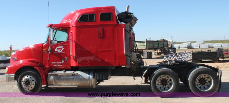 image for item H1694 2005 International 9400i semi truck